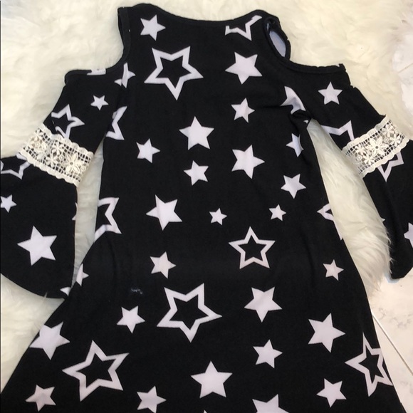 Black dress & star print, bell sleeve - Picture 4 of 5